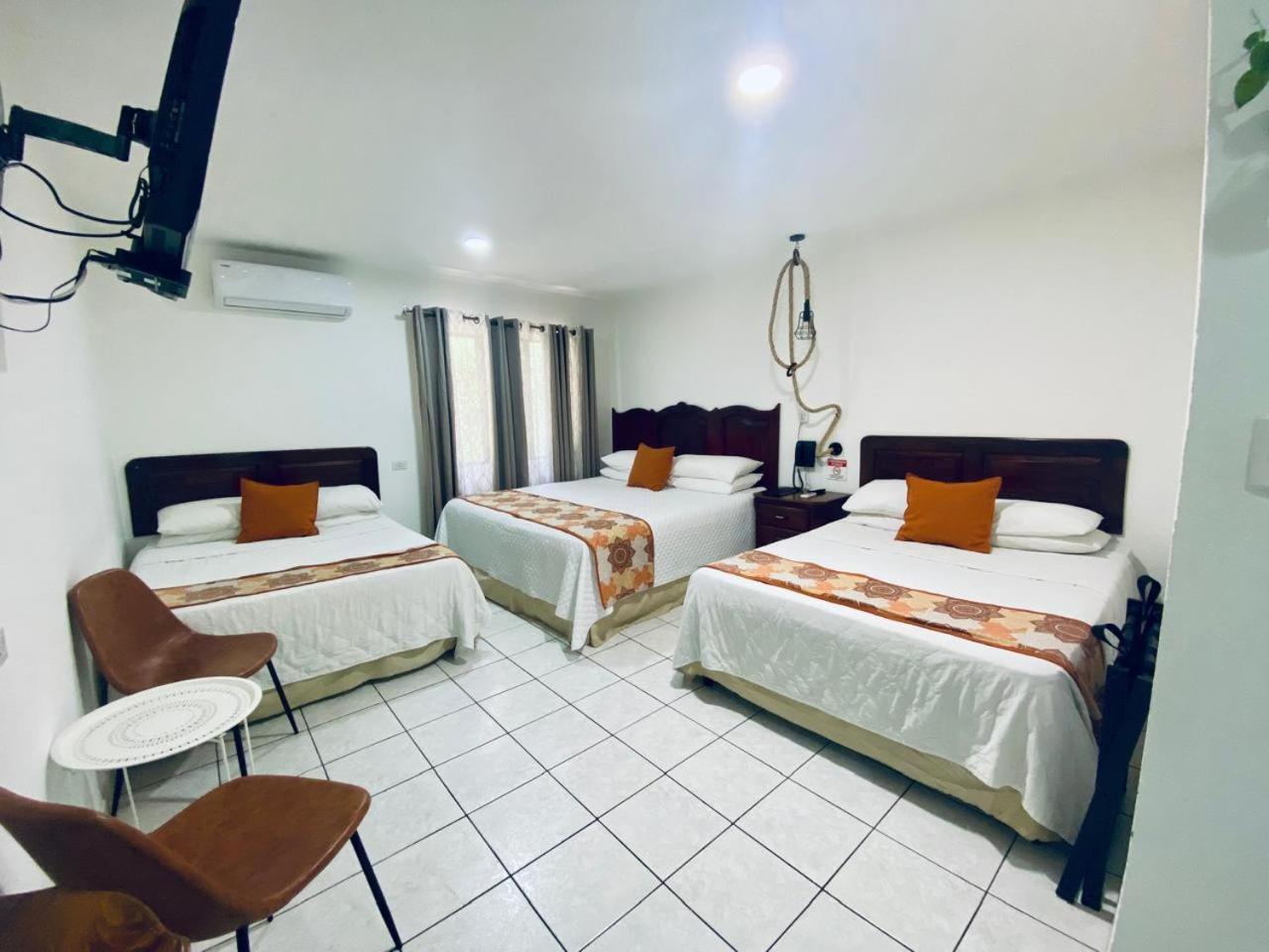 Hotel Berlor Airport 4*